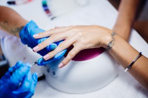 ممنوعیت استفاده از ماده TPO در لاک ژل ناخن توسط اتحادیه اروپا: خطرات و جایگزین‌ها